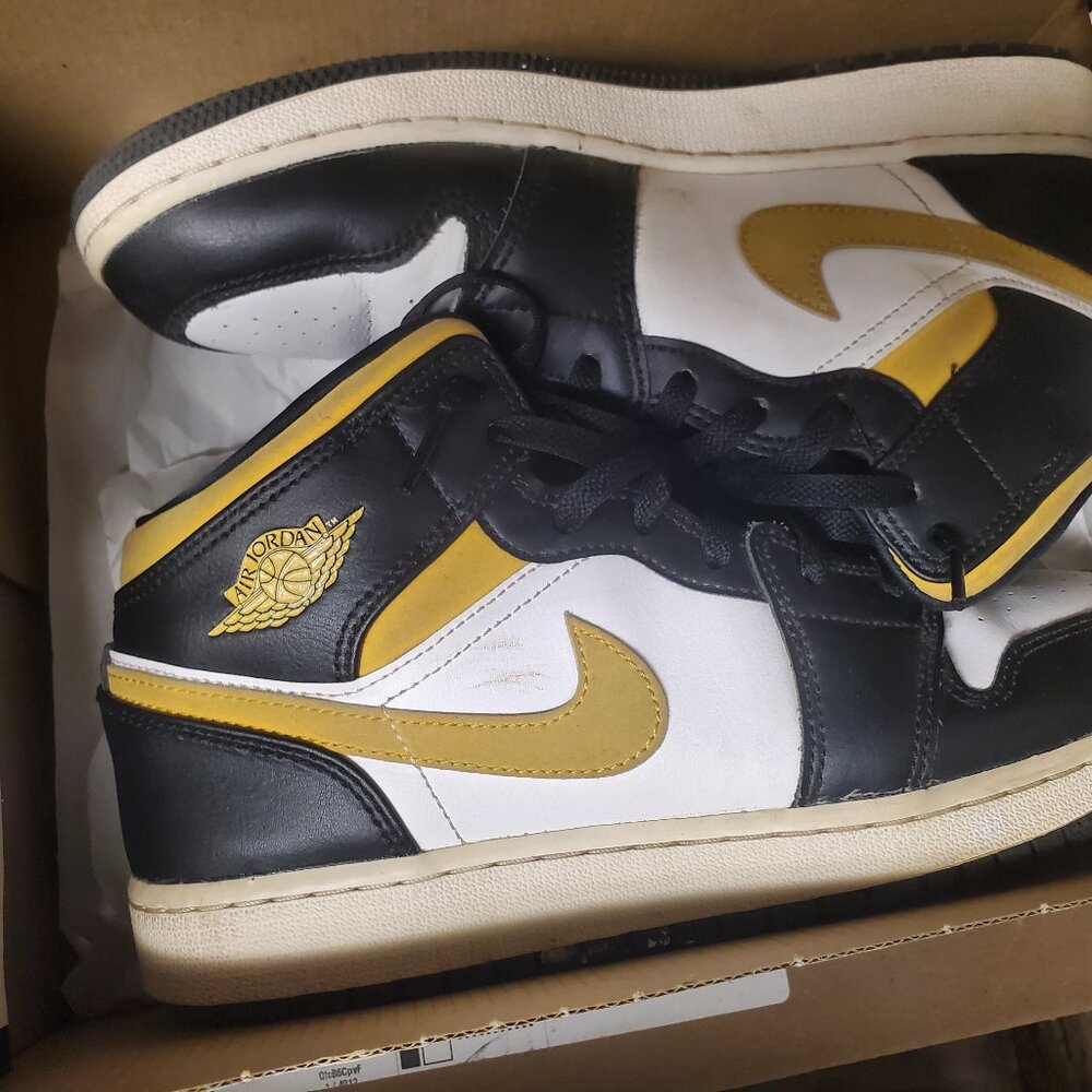 Boys shoes